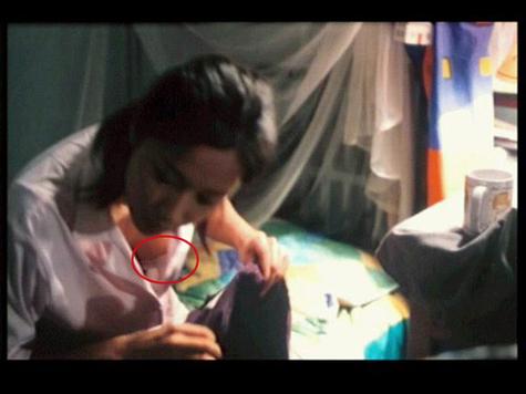 组图：胸前若隐若现 华人女星“凸点”是为哪般