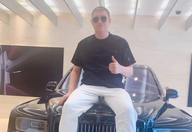 八卦爆料网红二驴是谁啊图片大全-_二驴带货夫妇销售神话_网红二驴晒余额